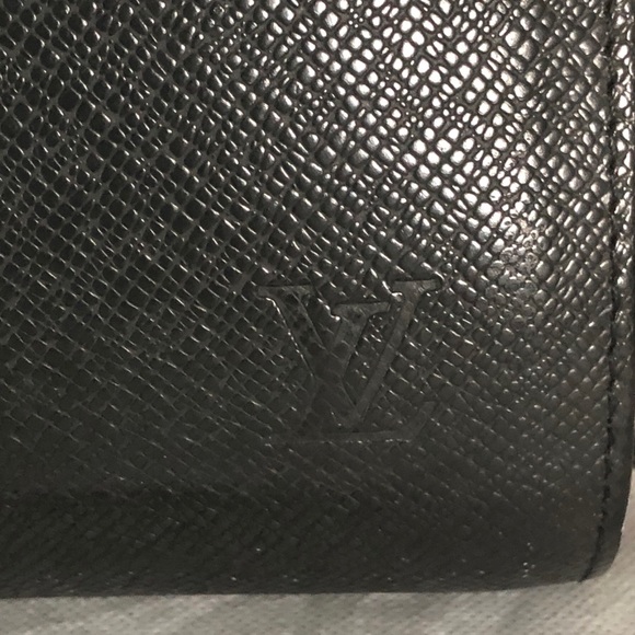 Louis Vuitton Taiga black leather clutch - Picture 10 of 12